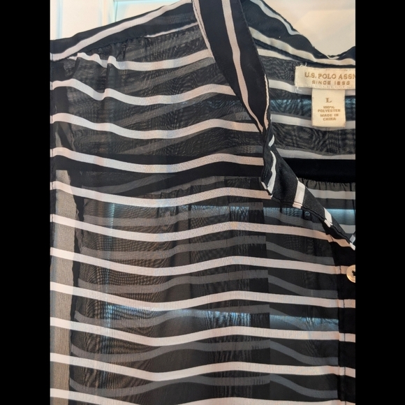 U.S Polo Association Black and White Striped Sleeveless Blouse - Picture 4 of 9